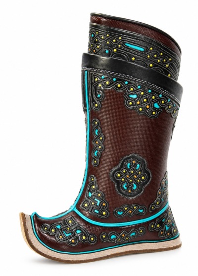 17 th Century Traditional Brown Boots 32 Ornaments