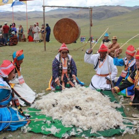 How Mongolian People Make Felt Throughout the Centuries