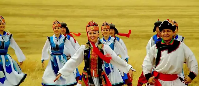 Mongolian People dancing bii biyelgee