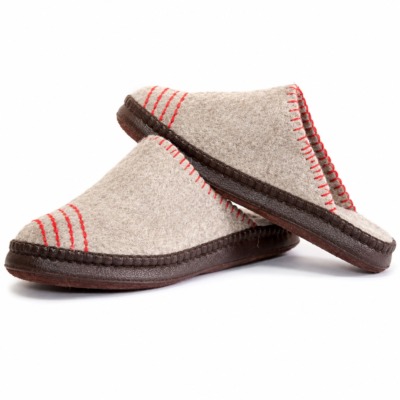 Handmade Mongolian Felt Slippers – Natural Wool Comfort