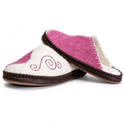 Handmade Mongolian Felt Slippers – Natural Wool Comfort