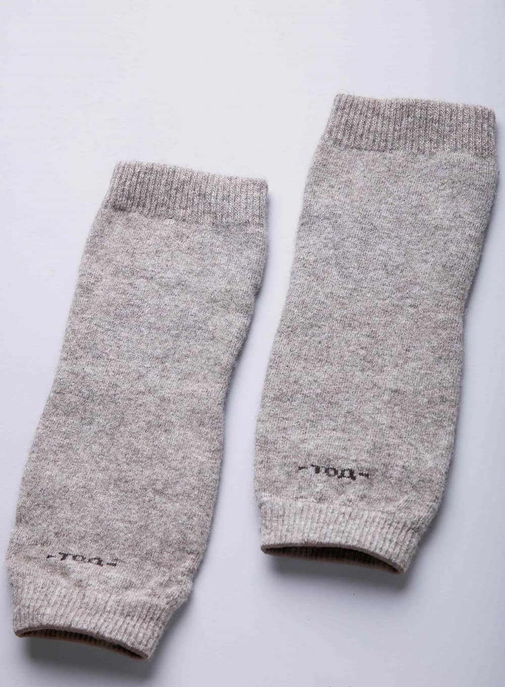 https://mongolianstore.com/wp-content/uploads/2018/11/Grey-Woolen-Knee-Pads.jpg