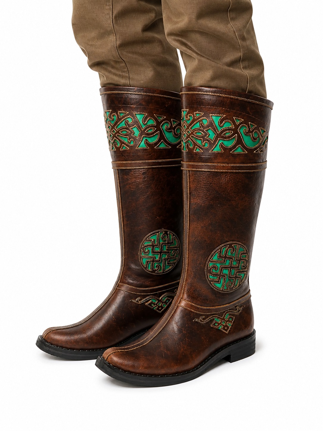 Curved Boots with Green Embroidery | Mongulai