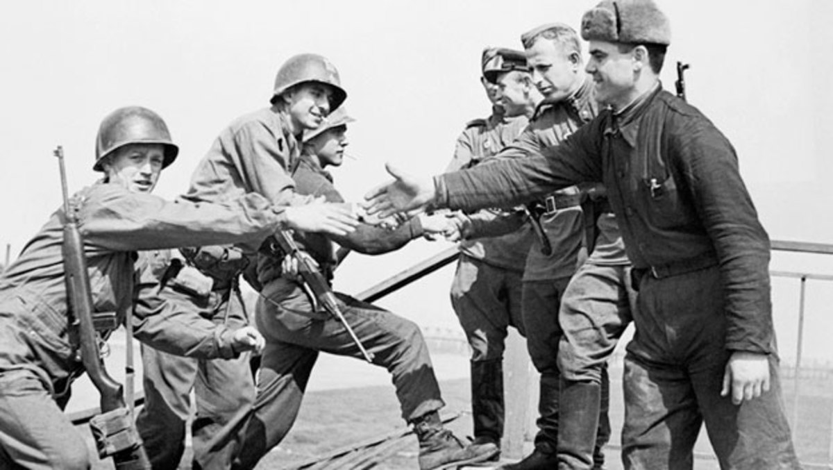 meeting of us and soviet forces on the elbe river